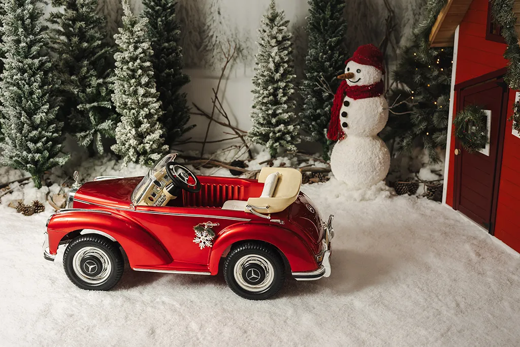 Fotógrafía Navidad Sevilla - Sesión Fotos Navidad 2023 Viaje a Laponia en un Mercedes clásico descapotable