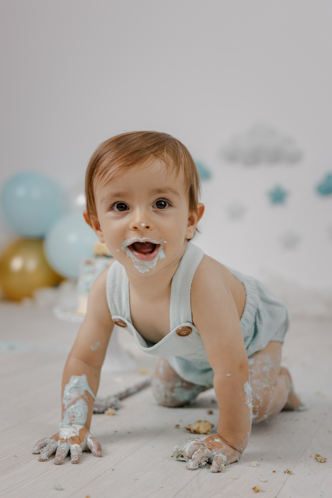 Foto de cumpleaños de Bebé chapoteando - Baño de espuma