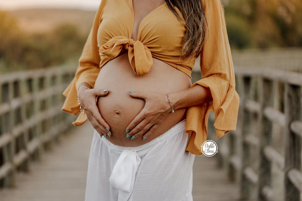 Detalle barriga embarazada
