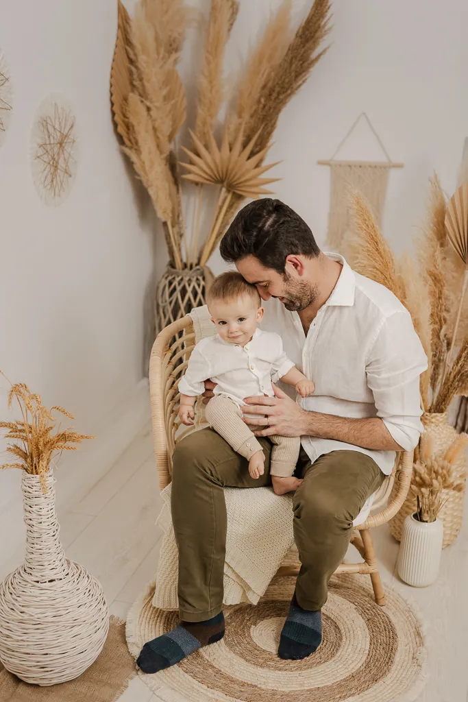 Foto con bebé de 3, 4 o 5 meses con papá